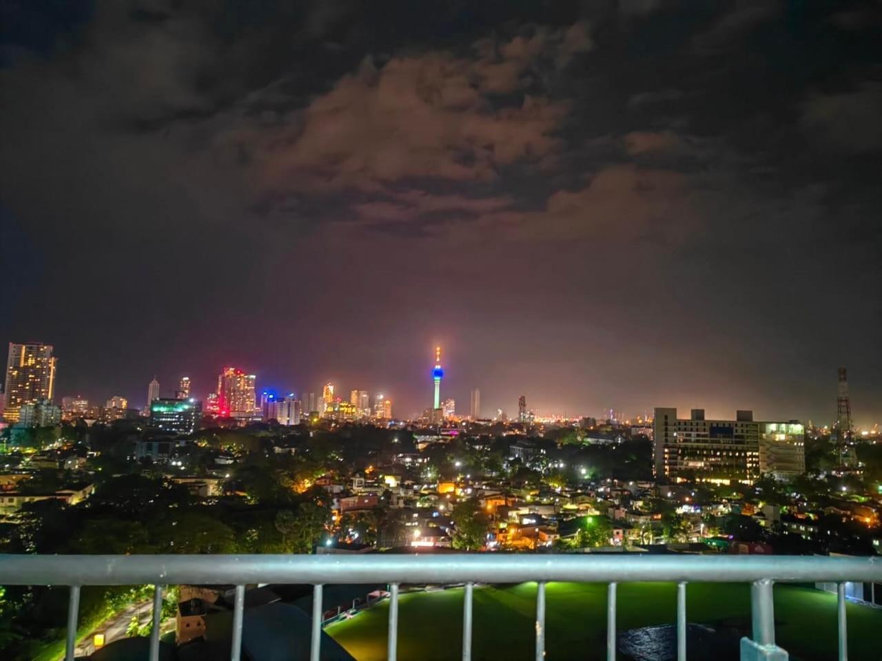 Oval View By Cityscape *