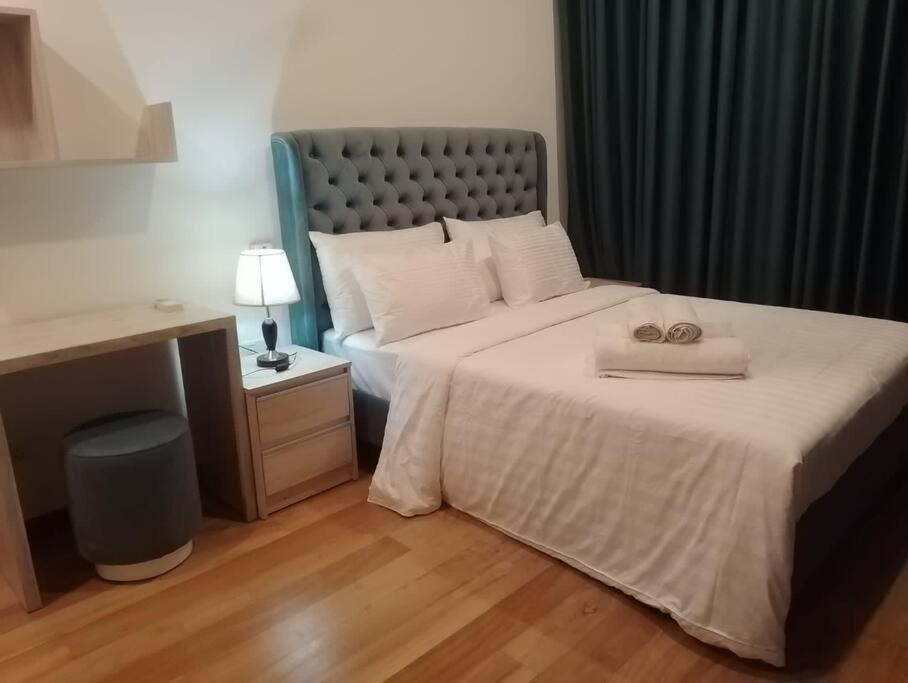 2br In Capitol Twin Peaks 24th Floor Colombo