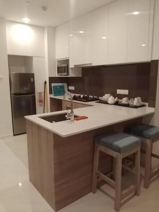 2br In Capitol Twin Peaks 24th Floor Apartment *