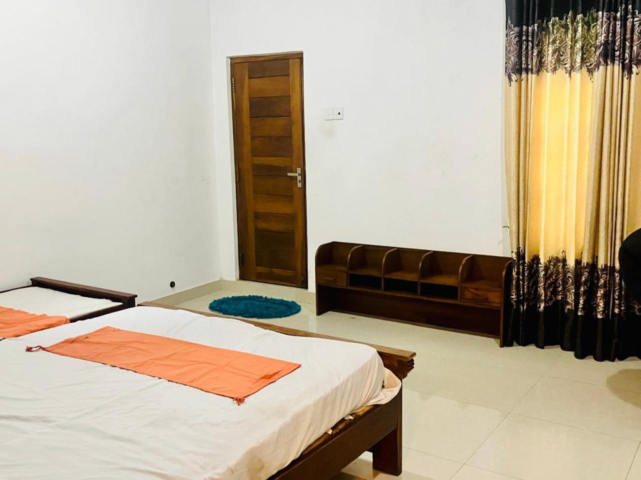 Homestay Sako Near To The American Embassy And Few Minutes To One Galle Face And All The Important Places Are Near The Property As Well As Sight Seeing Places