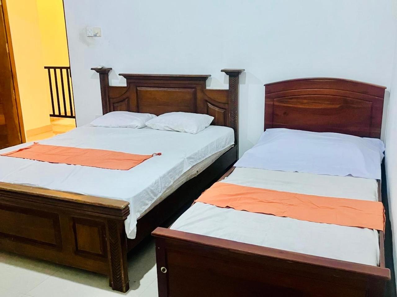 Homestay Sako Near To The American Embassy And Few Minutes To One Galle Face And All The Important Places Are Near The Property As Well As Sight Seeing Places