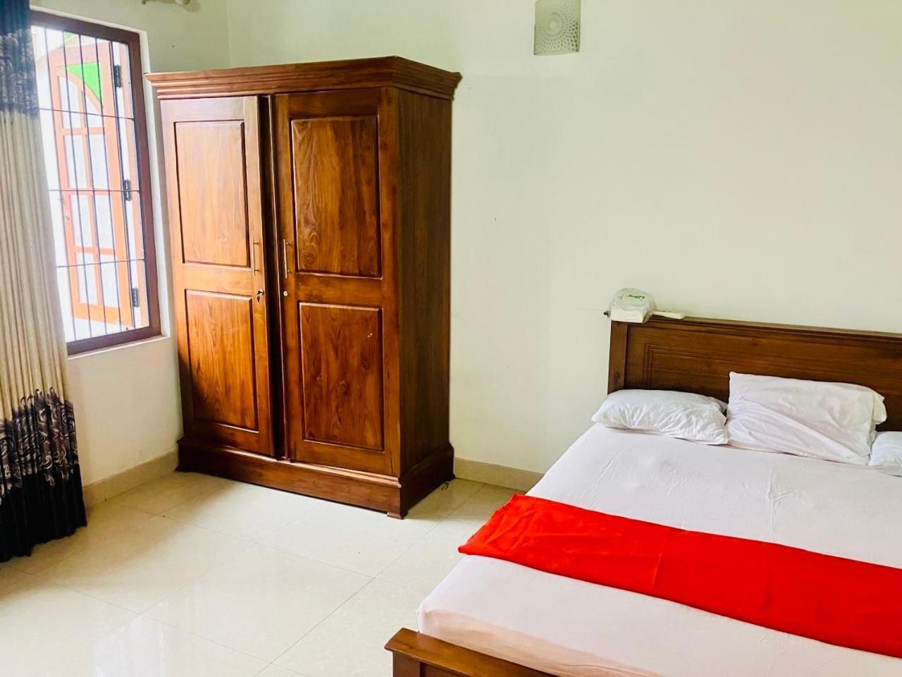 Sako Near To The American Embassy And Few Minutes To One Galle Face And All The Important Places Are Near The Property As Well As Sight Seeing Places Homestay *