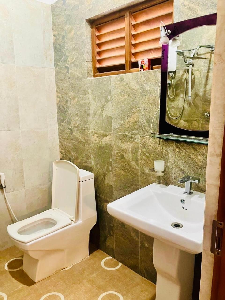 Sako Near To The American Embassy And Few Minutes To One Galle Face And All The Important Places Are Near The Property As Well As Sight Seeing Places *