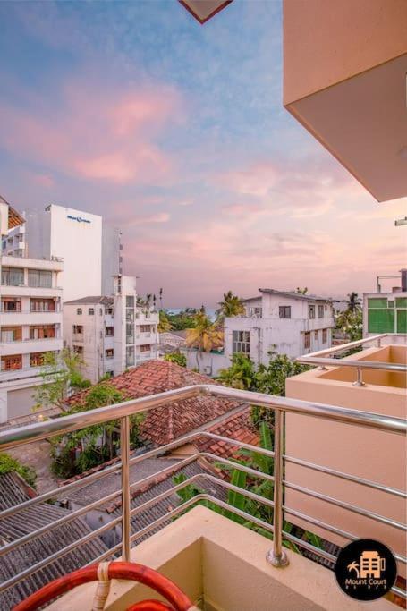 Beach-side 3 Bedroom In Mount Lavinia Apartment *