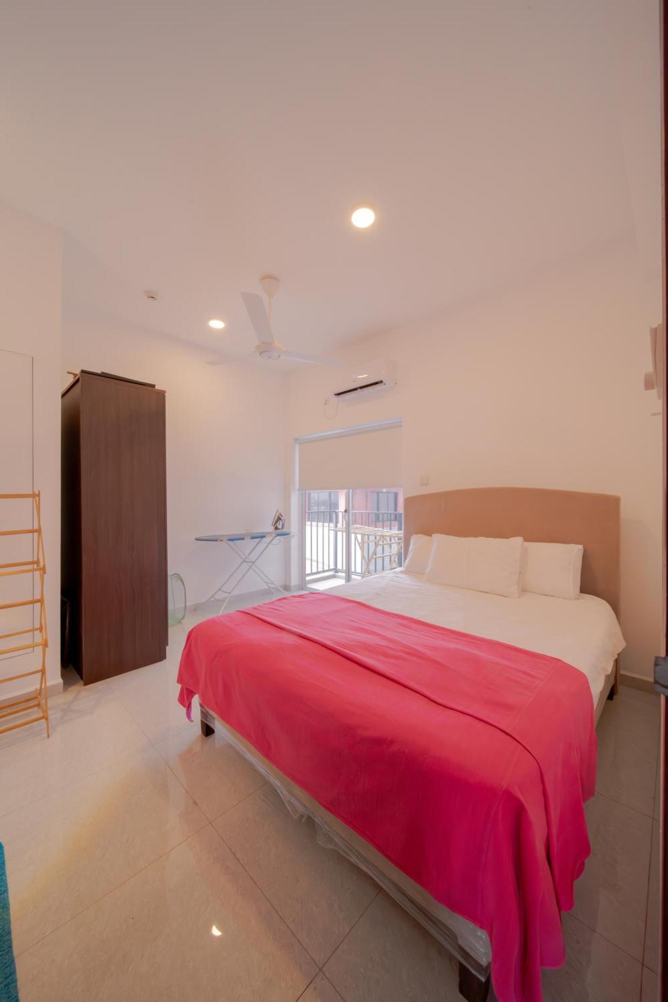 8b Flemington Apartment *