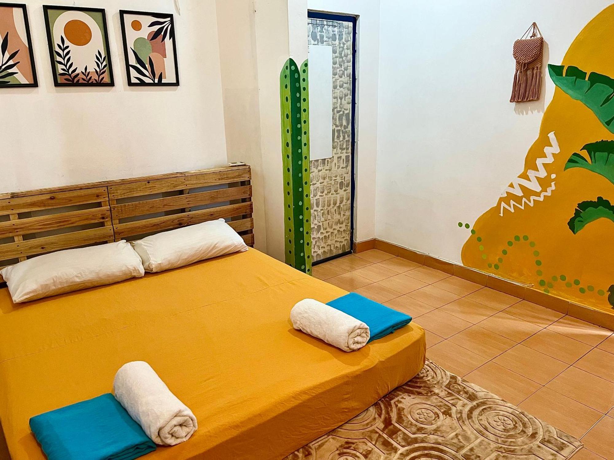 Hostel Seconds -