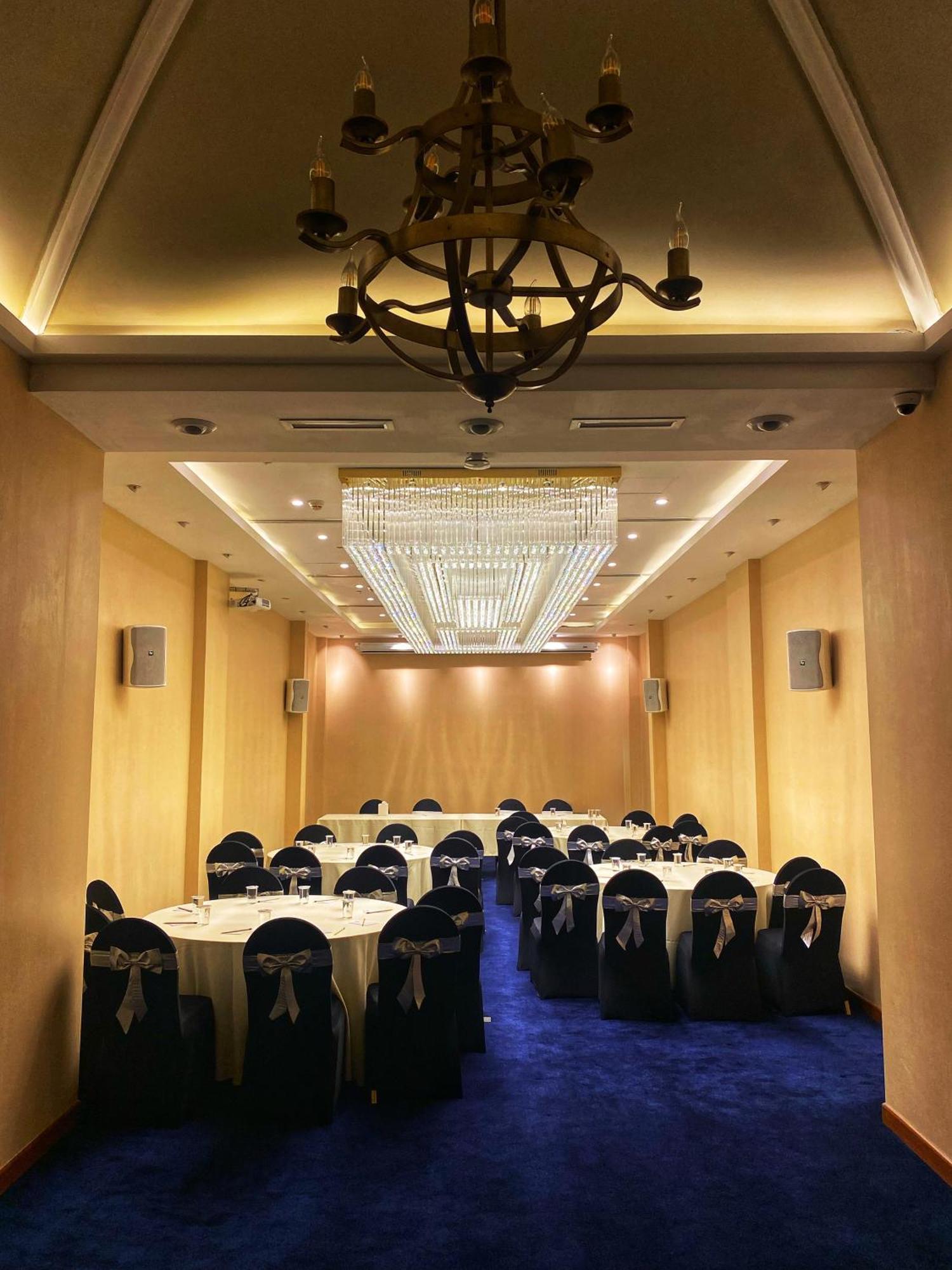 Fairway - Sri Lanka's First With Robot Technology Hotel