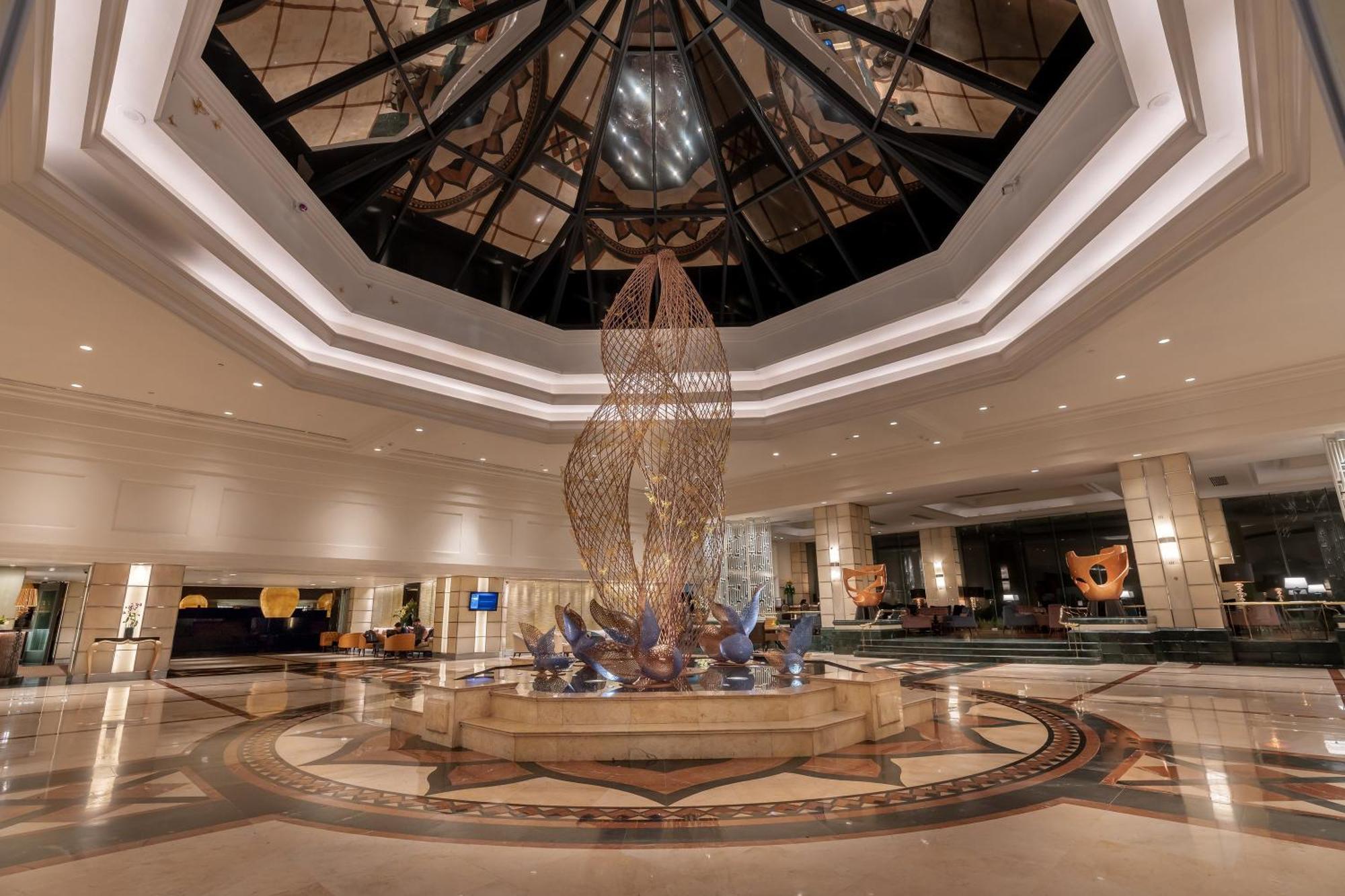 Cinnamon Grand Hotel 5*