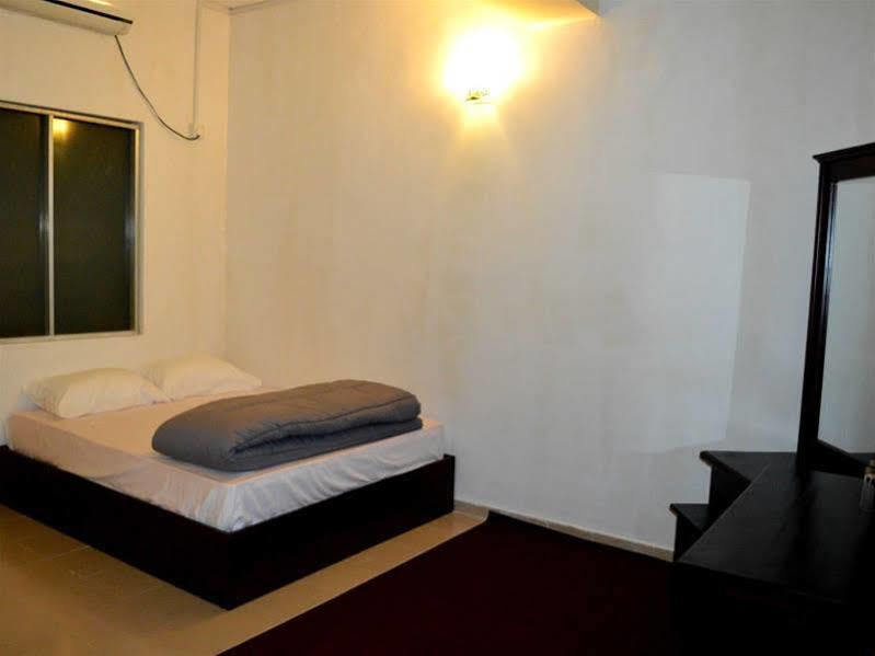 Palace 3*