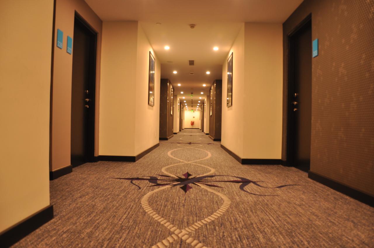 Hotel Fairway - Sri Lanka's First With Robot Technology