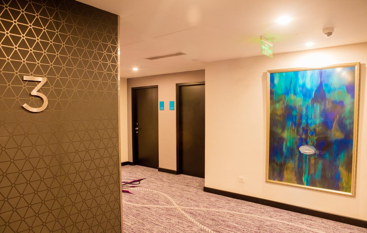 Hotel Fairway - Sri Lanka's First With Robot Technology Colombo