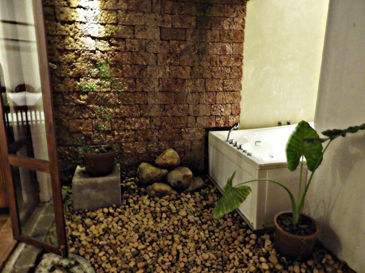 Artisan Hotel 4*