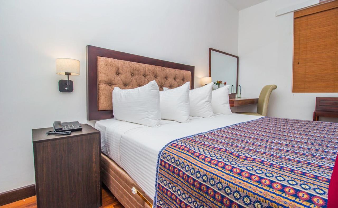 Pearl Royal Hotel, Hotel