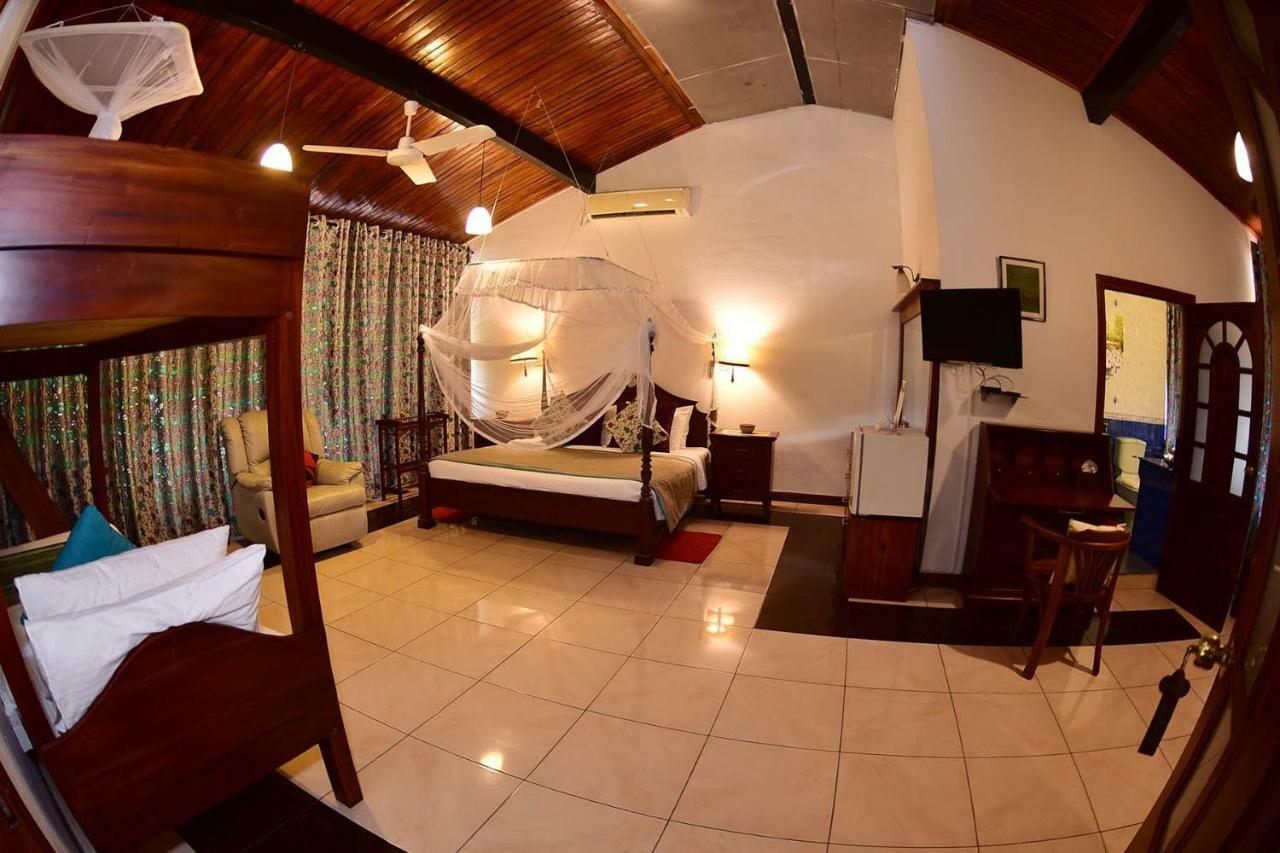 Pousada Colombo Villa *