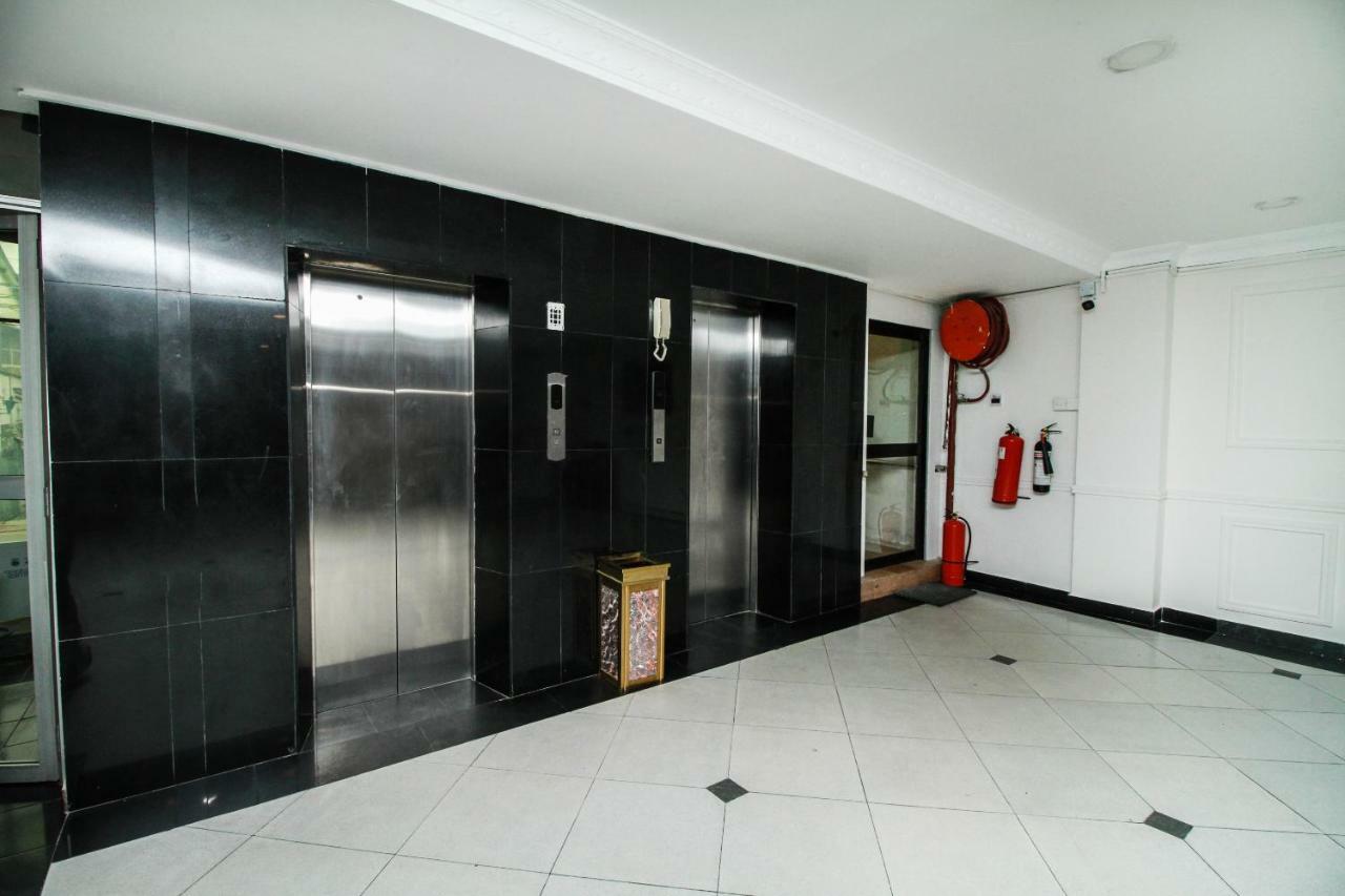 Palace 3*