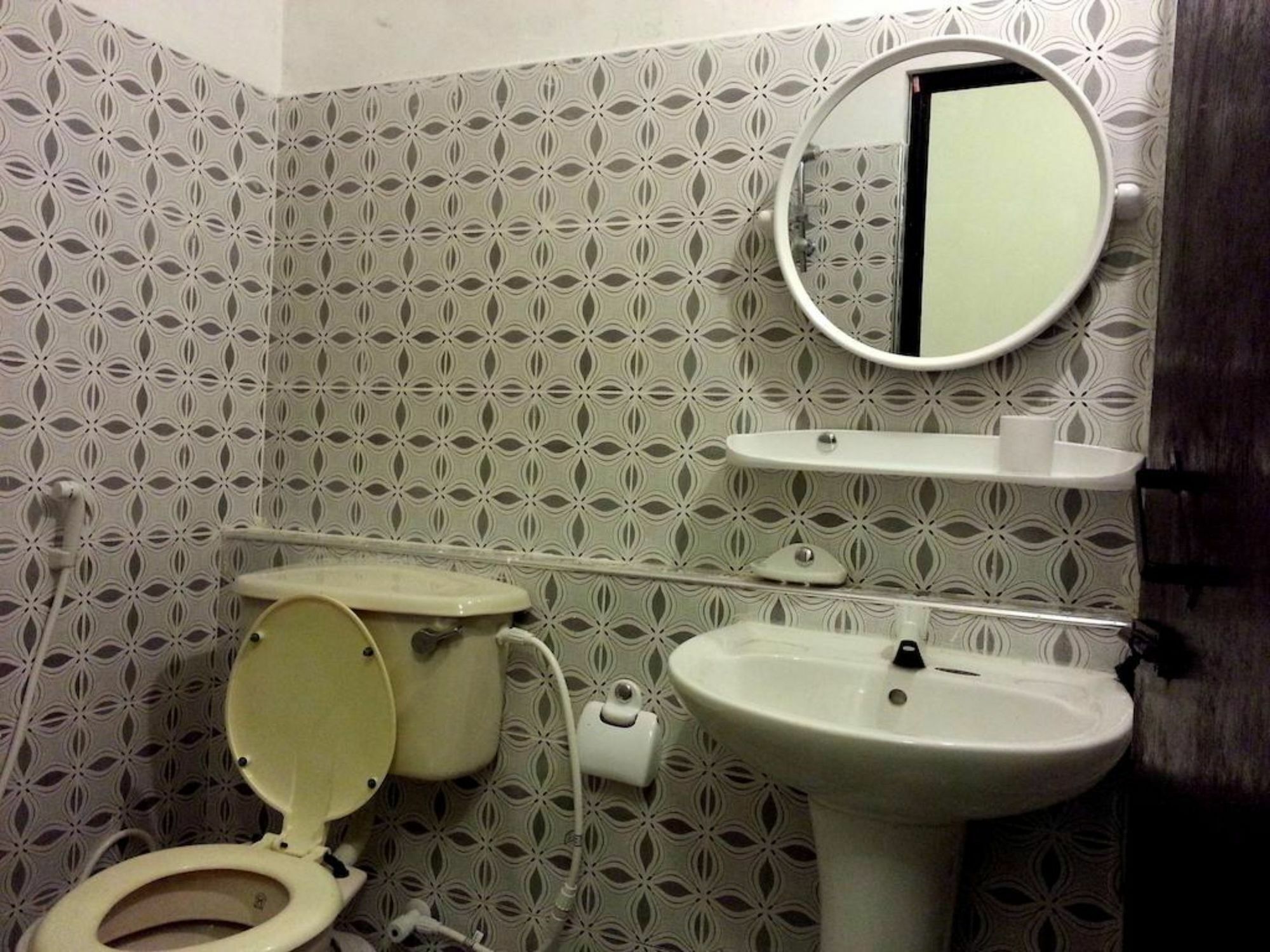 Palace 3*