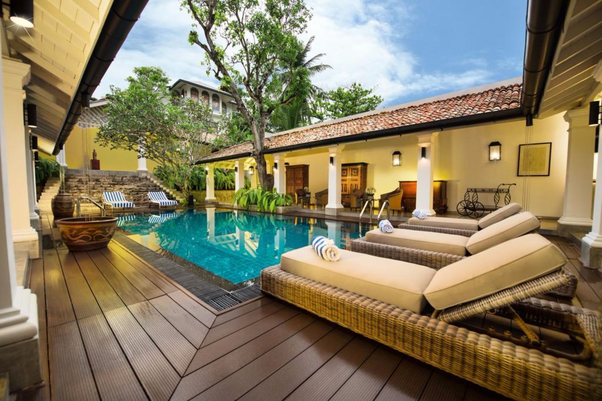 D Pavilion Boutique Hotel 5*