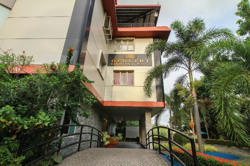 Hotel Opulent River Face 2*