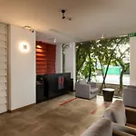 Me Colombo