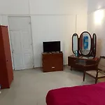 1 Bedroom Claessen Place Annex