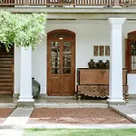 Maniumpathy Hotel