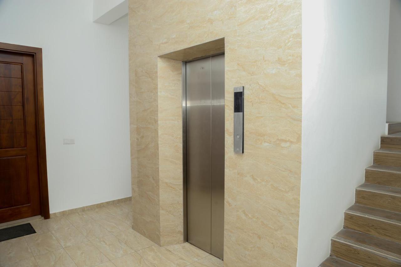 Lar Luxury