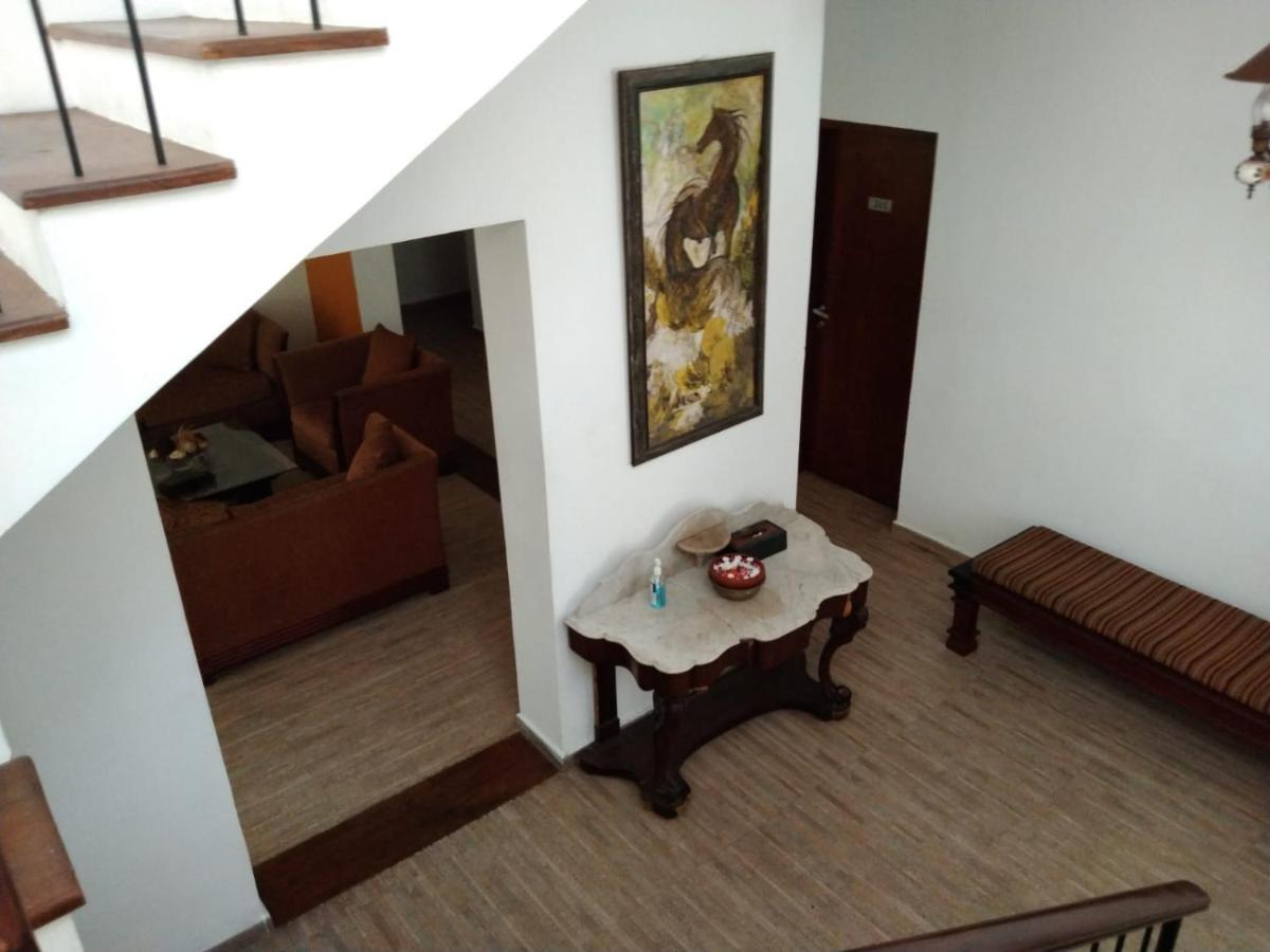 Ellen's Place 3*