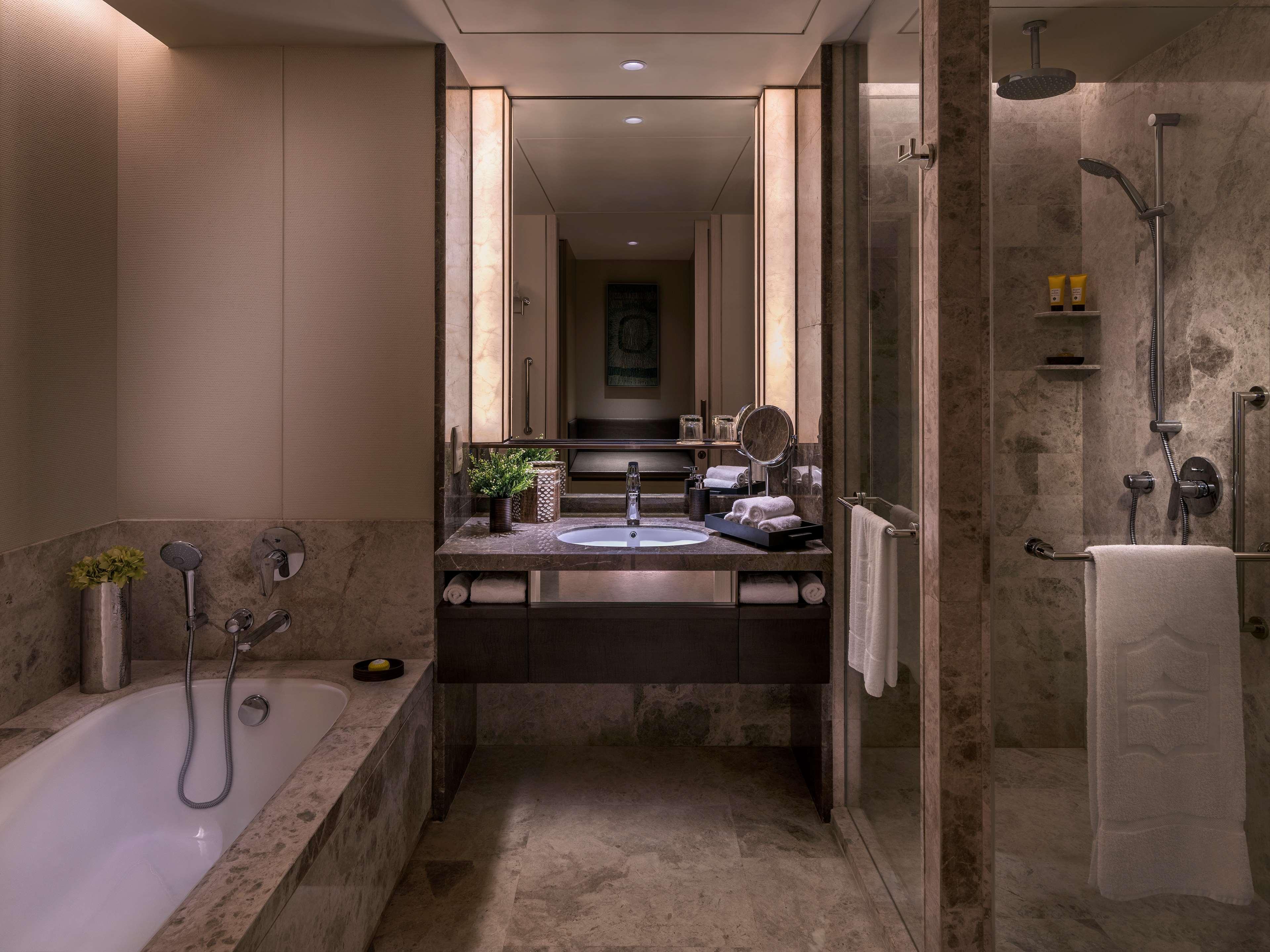 Shangri-la Hotel