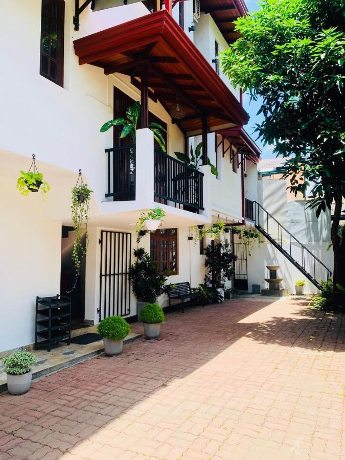 Cinnamon Fence Hotel 2*