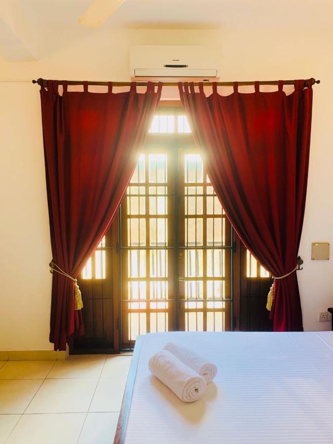 Cinnamon Fence Hotel 2*