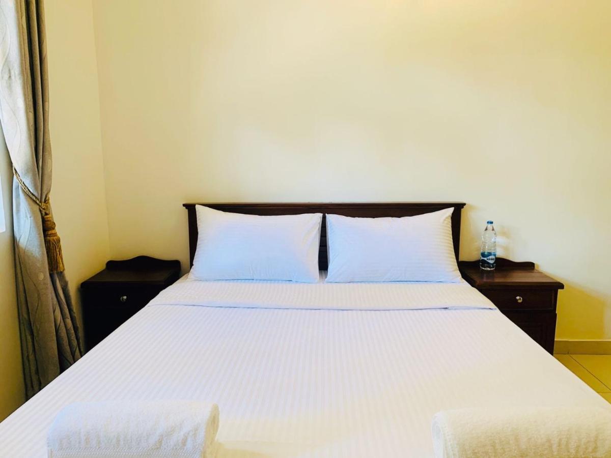 Cinnamon Fence Hotel 2*