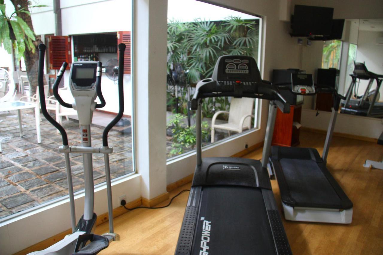 Hotel Court &