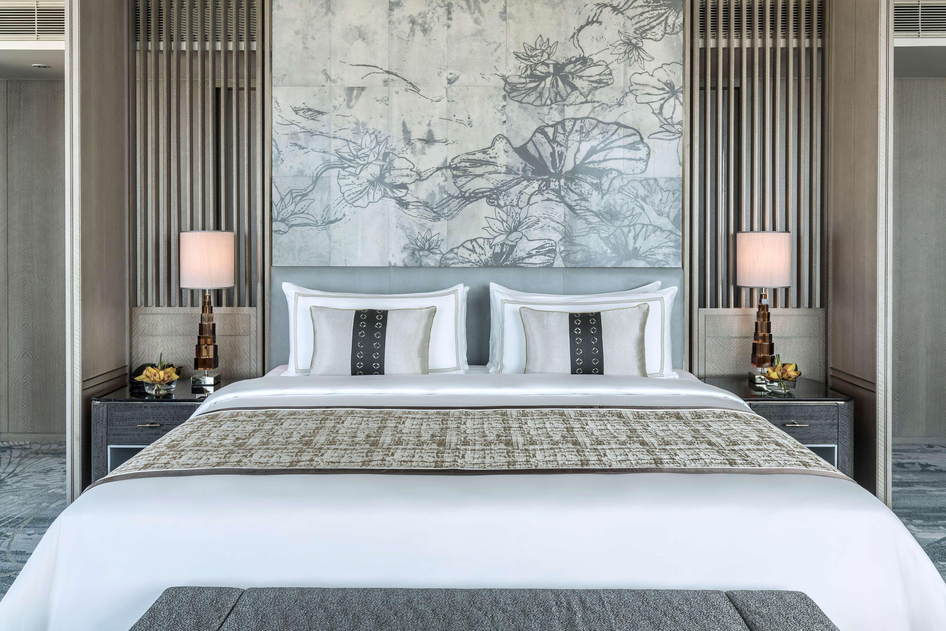 Shangri-la Hotel 5*