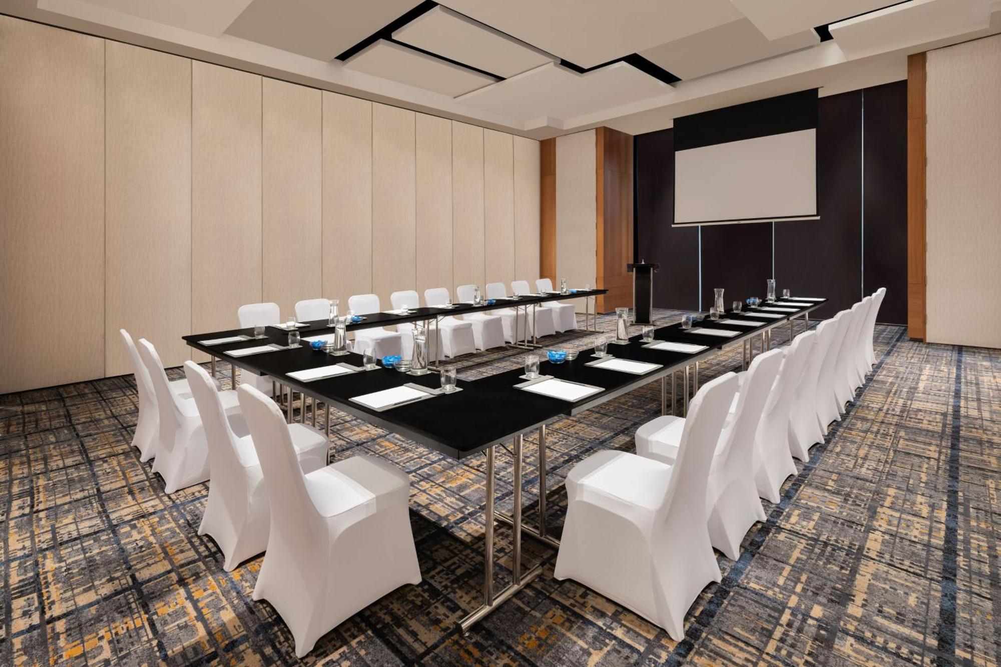 Courtyard By Marriott Hotel 5*