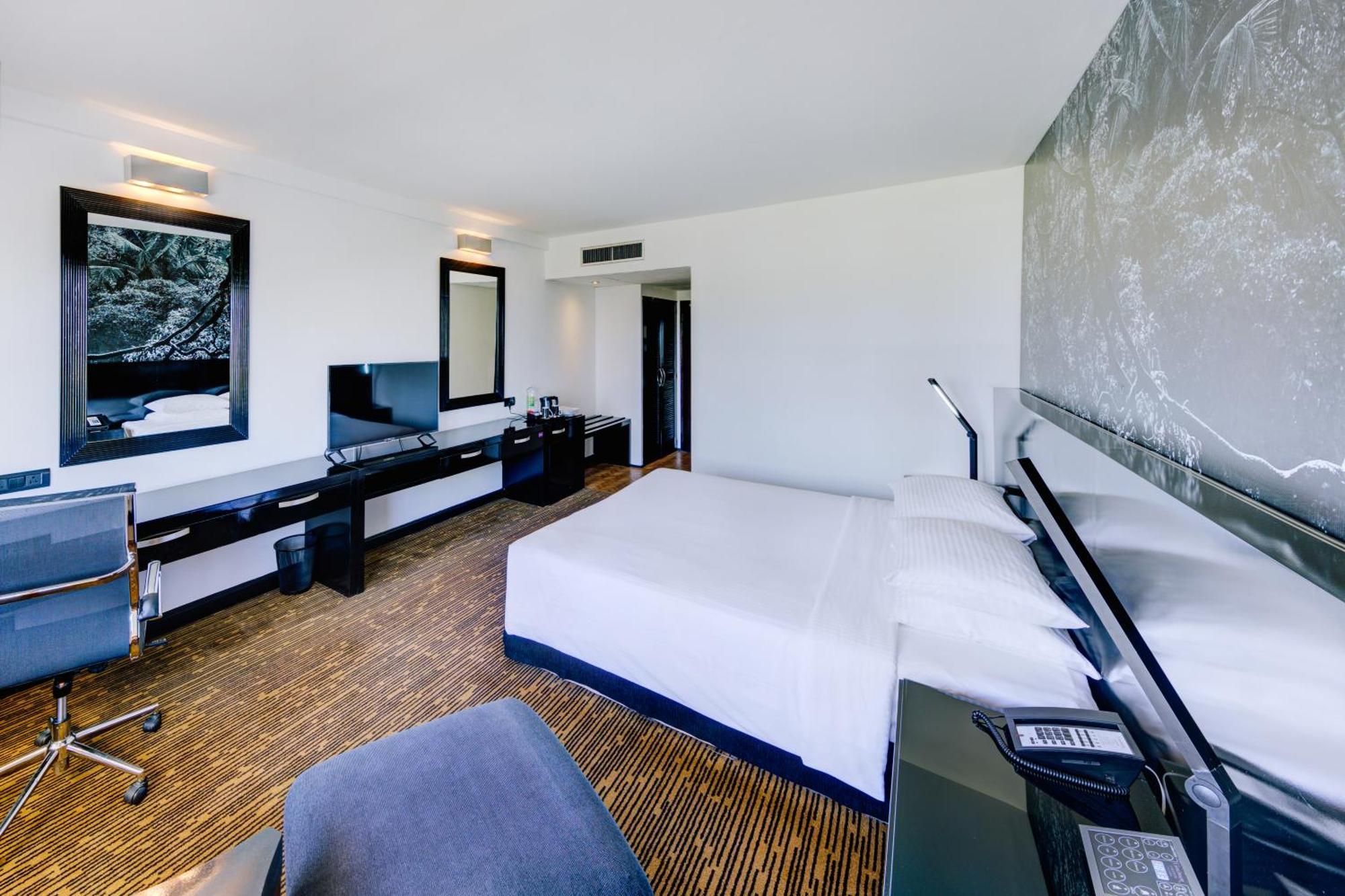 Hotel Cinnamon Lakeside