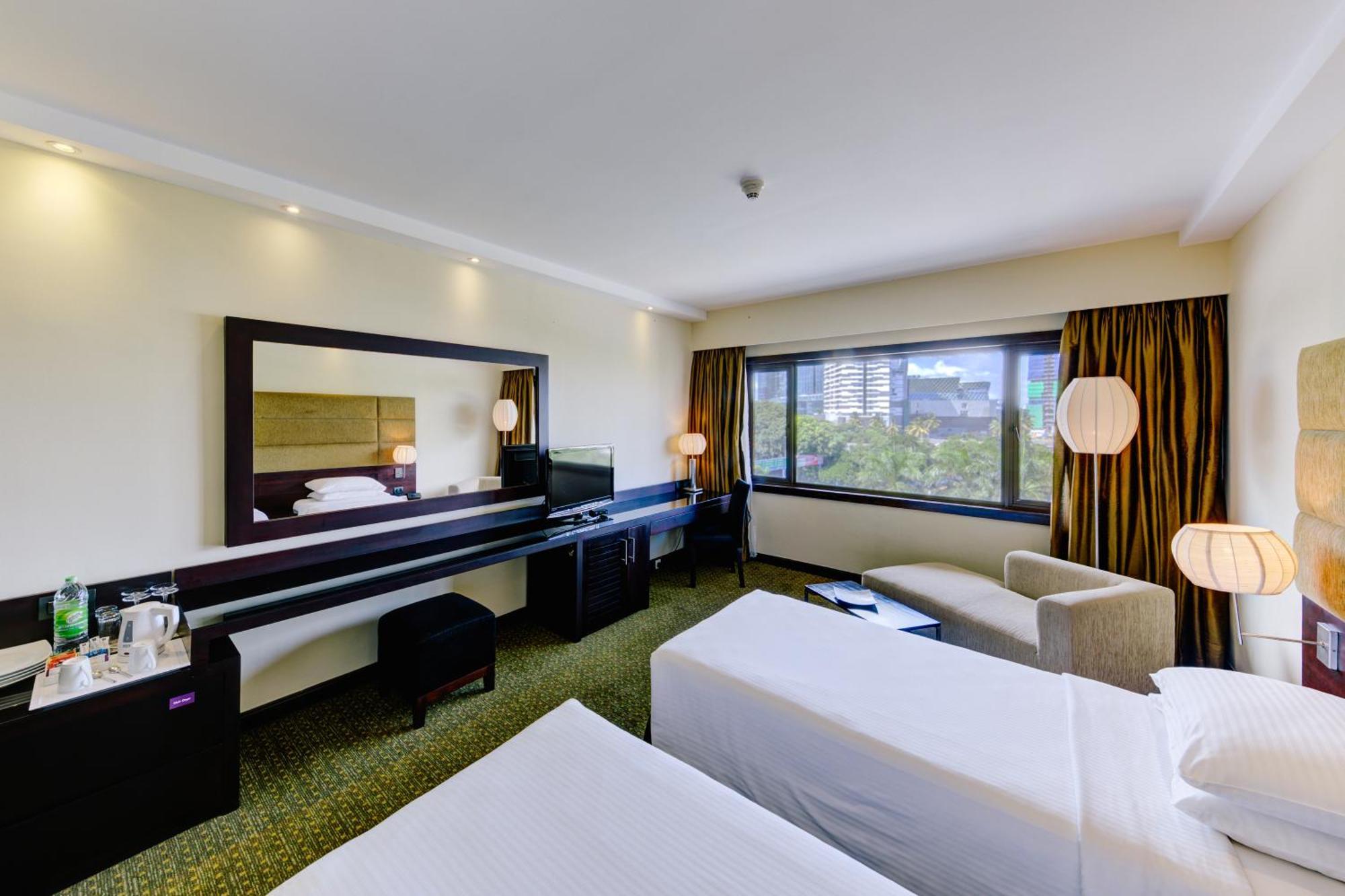 Cinnamon Lakeside Hotel 5*