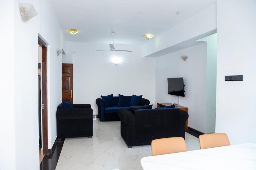 Golden Residencies - - 3 Bed Apartment *