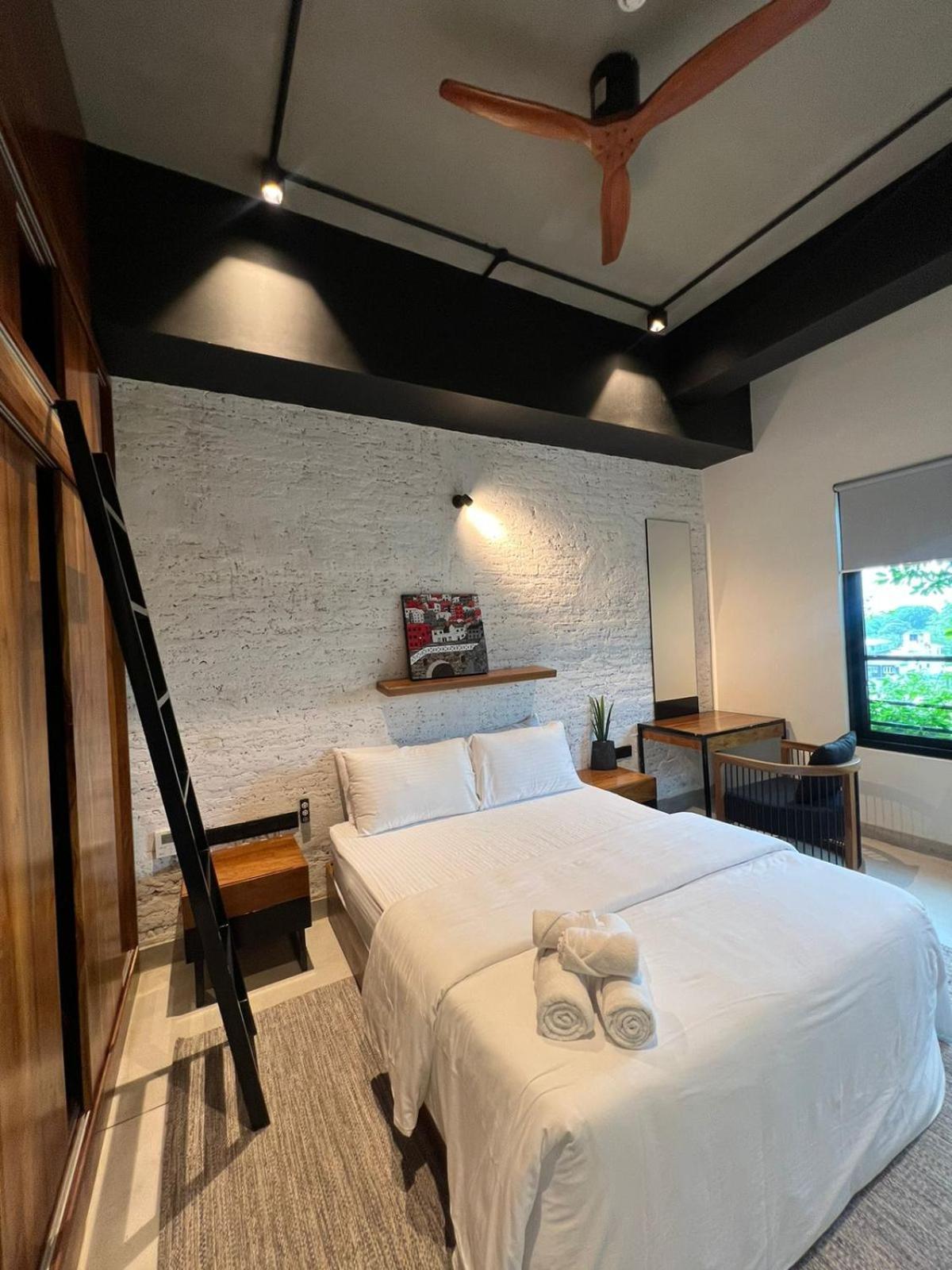 Vaux Park Street - A Collection Of 8 Luxury Lofts * Colombo