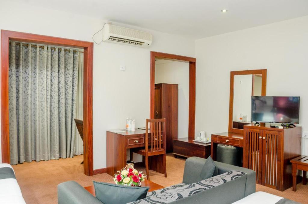 Opulent River Face Colombo