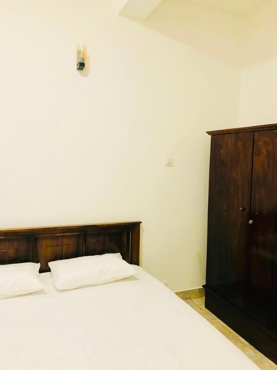 Spacious 3-bedroom Near Indoor Stadium Apartamento