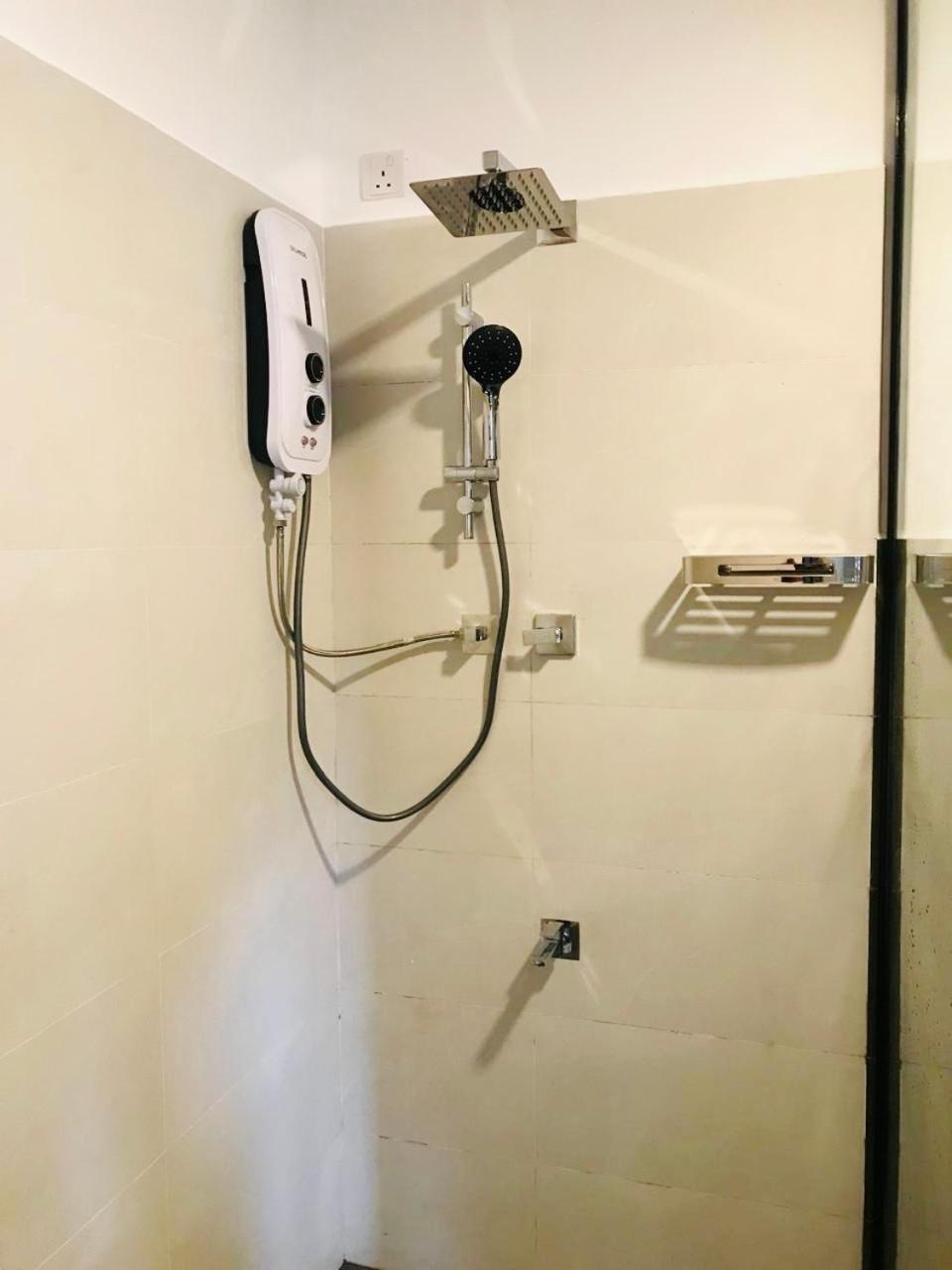 Spacious 3-bedroom Near Indoor Stadium Apartamento