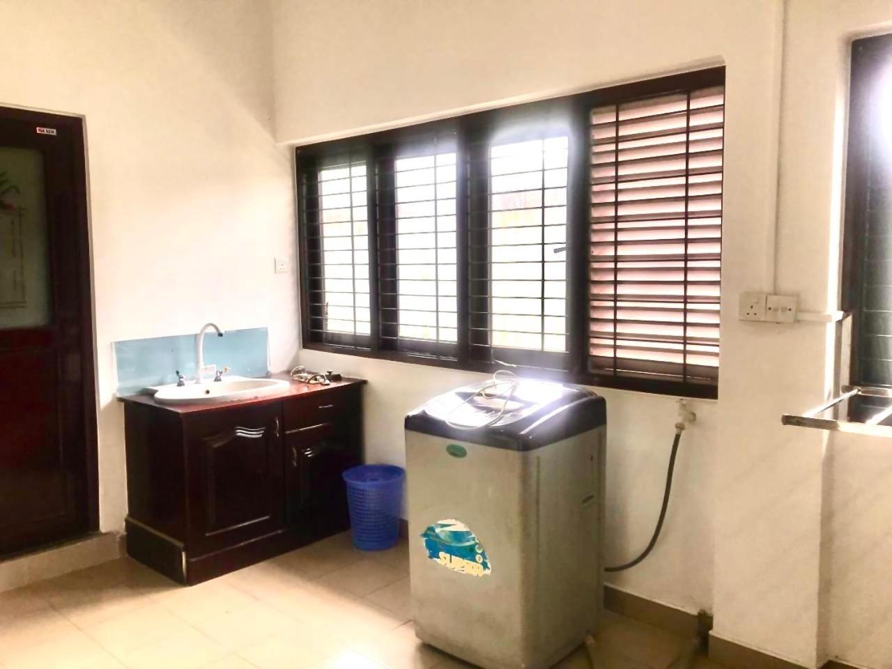 Spacious 3-bedroom Near Indoor Stadium Apartamento Colombo