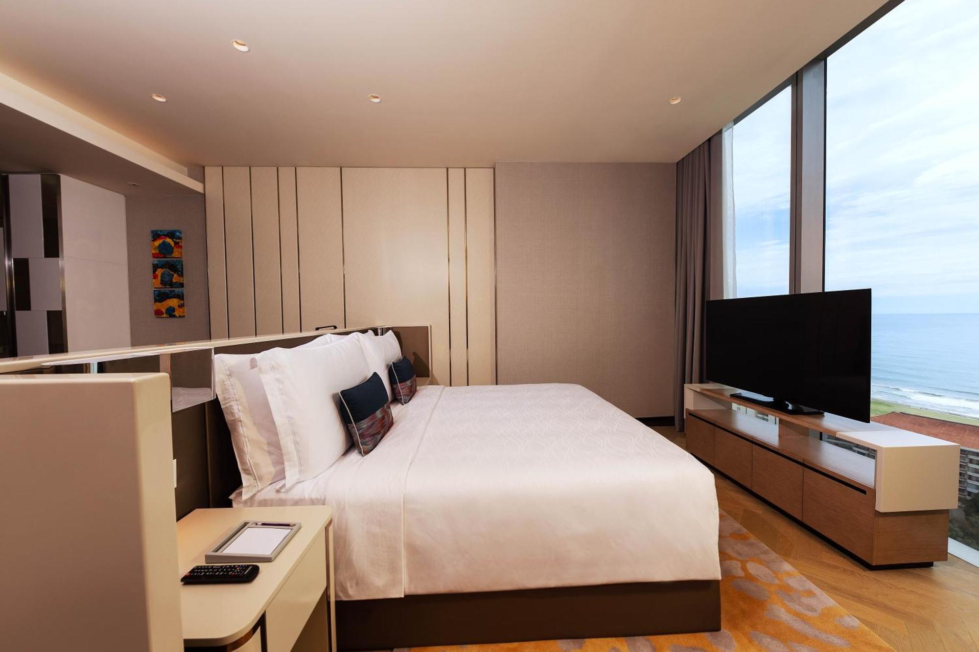Hotel Cinnamon Life At Of Dreams Colombo
