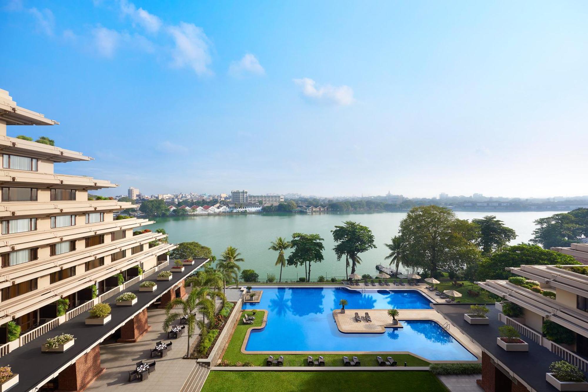 Hotel Cinnamon Lakeside