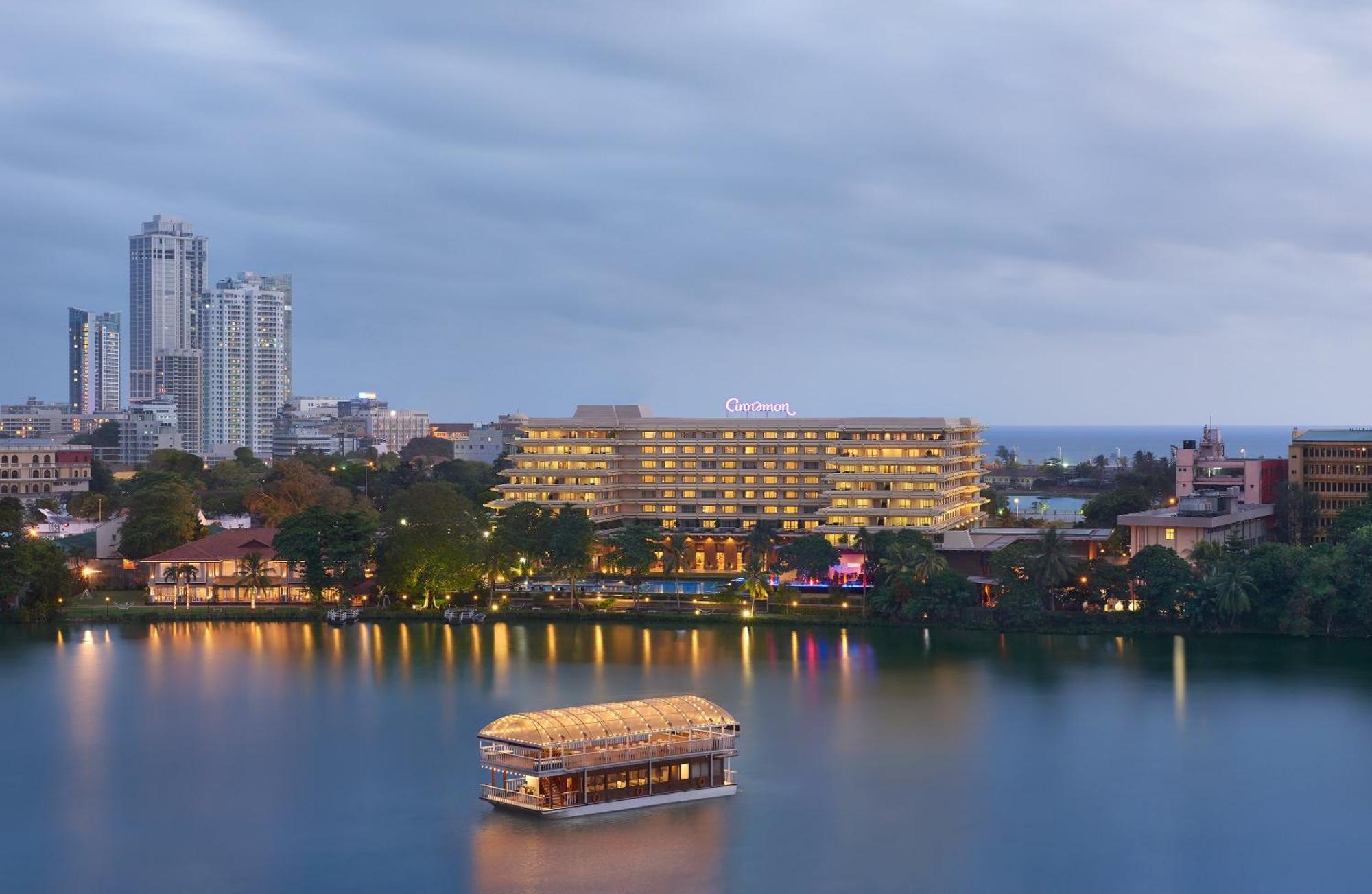 Hotel Cinnamon Lakeside 5*