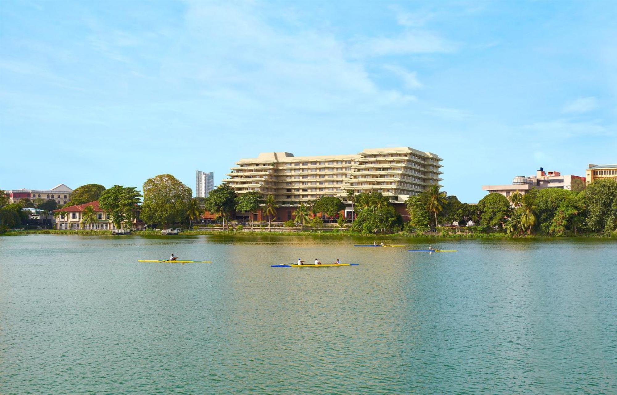 Hotel Cinnamon Lakeside