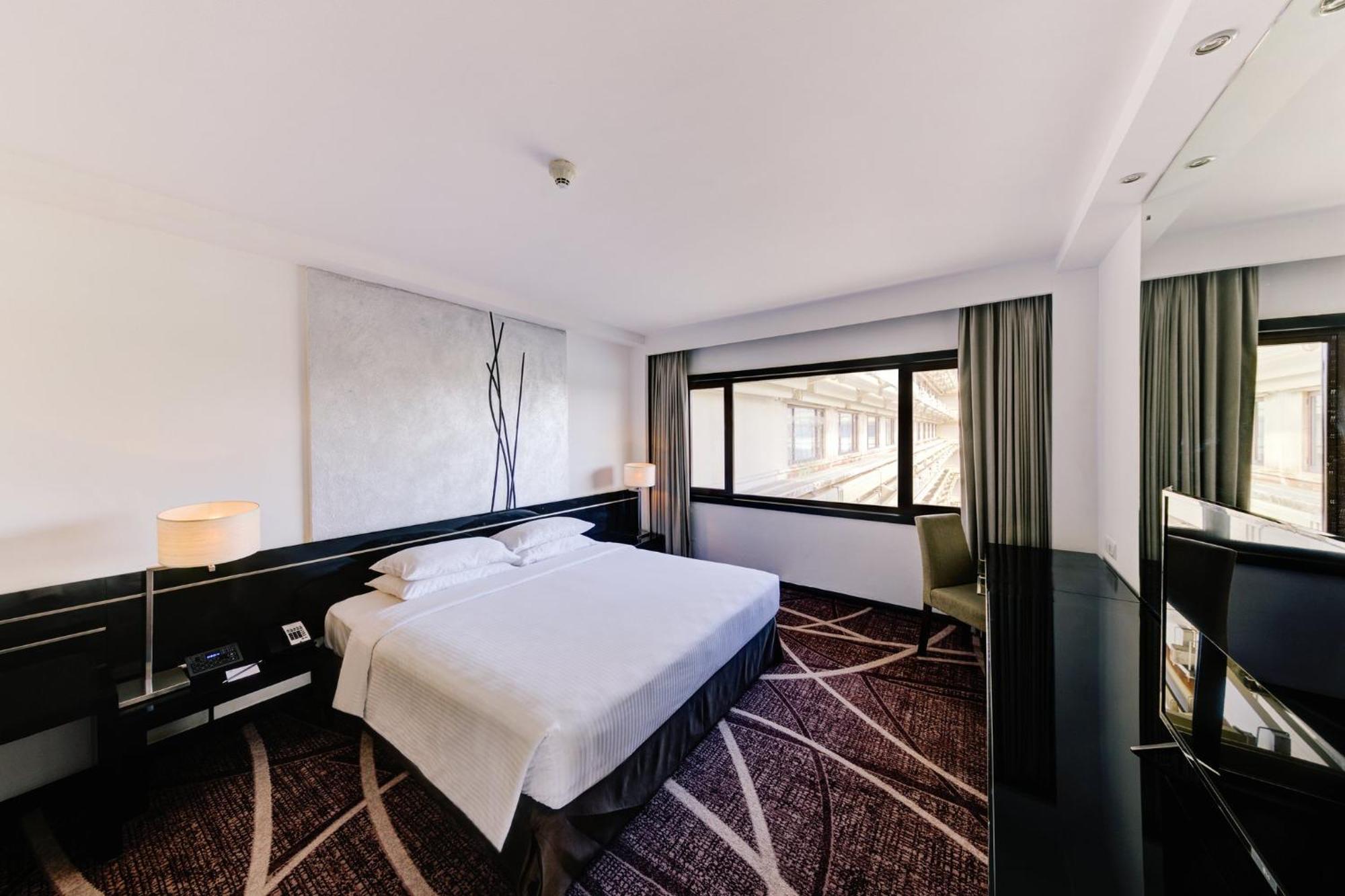 Cinnamon Lakeside 5*