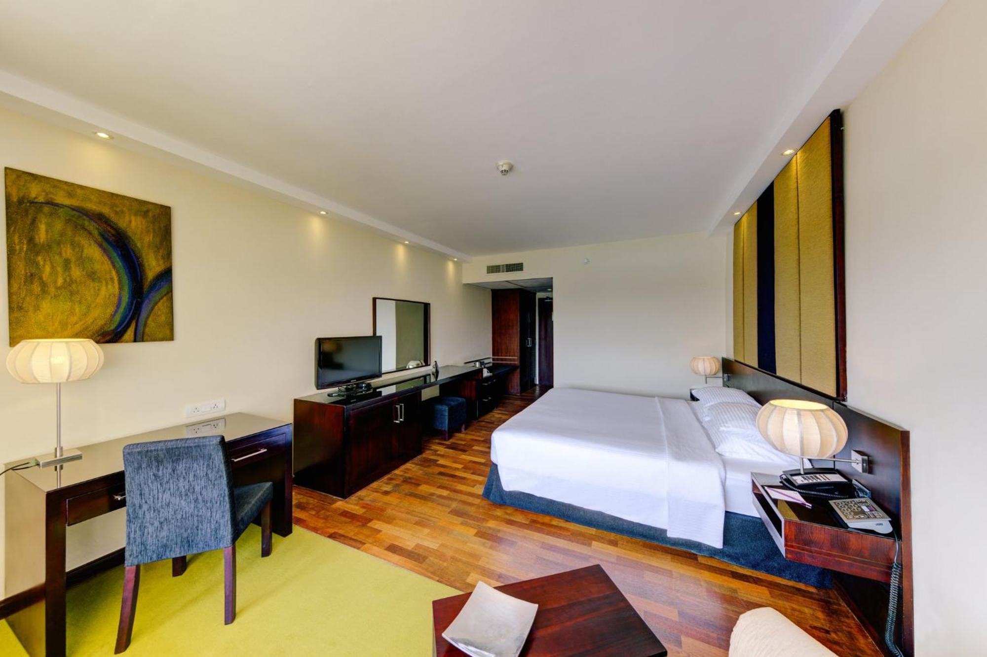 Hotel Cinnamon Lakeside