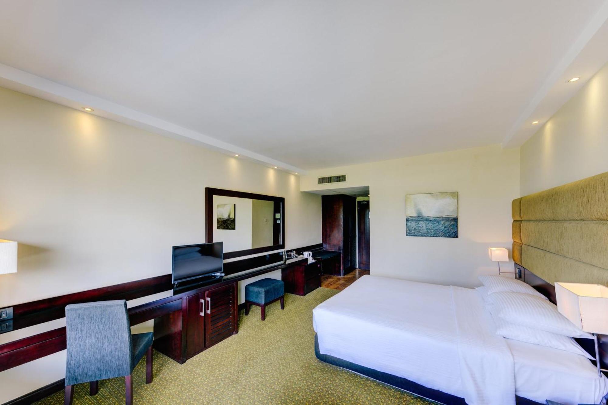 Cinnamon Lakeside 5* Colombo