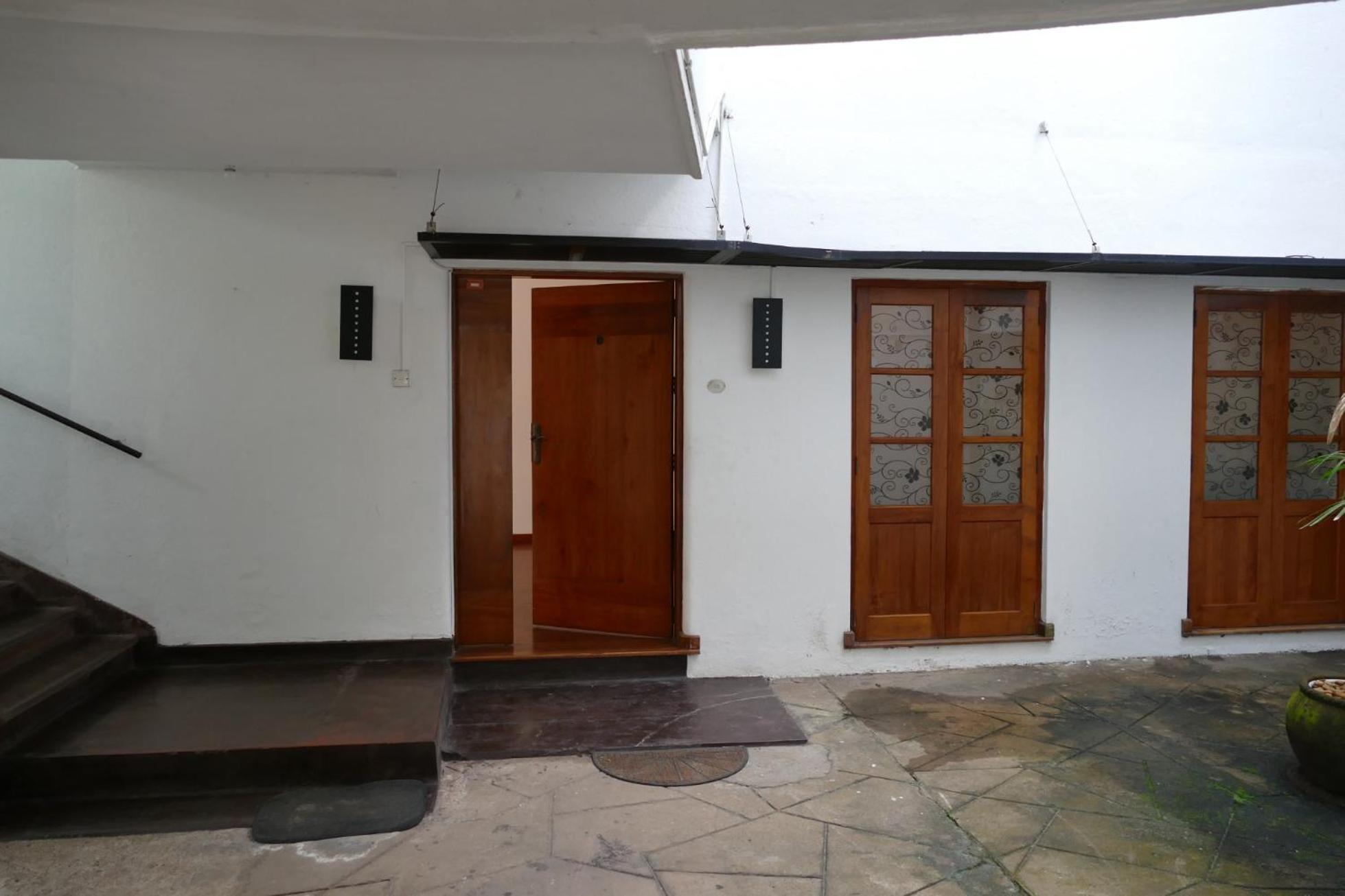 Embassy Apartment *